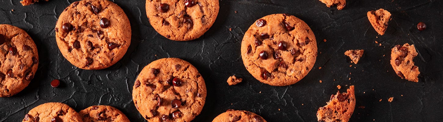 "Craquez pour nos cookies maison, généreusement garnis de chocolat fondant. Un délice à partager ou à savourer en solo, pour un instant de pur bonheur."